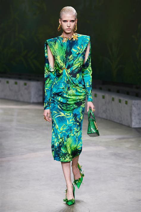 pubblicità versace 2020 modella|Versace Spring Summer 2020 .